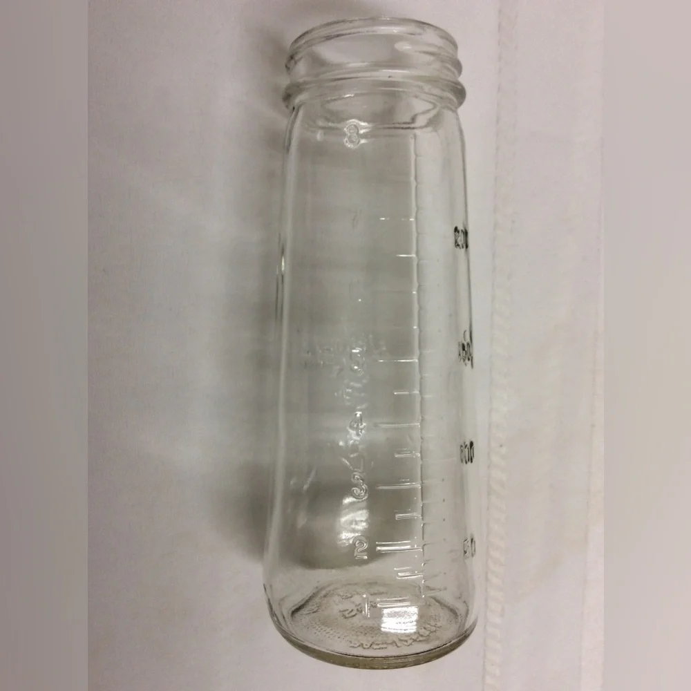 Vintage Baby Bottles Glass (1) Hygeia by Ball 8 oz and (2) Evenflo 4 oz no Tops - Picture 9 of 10